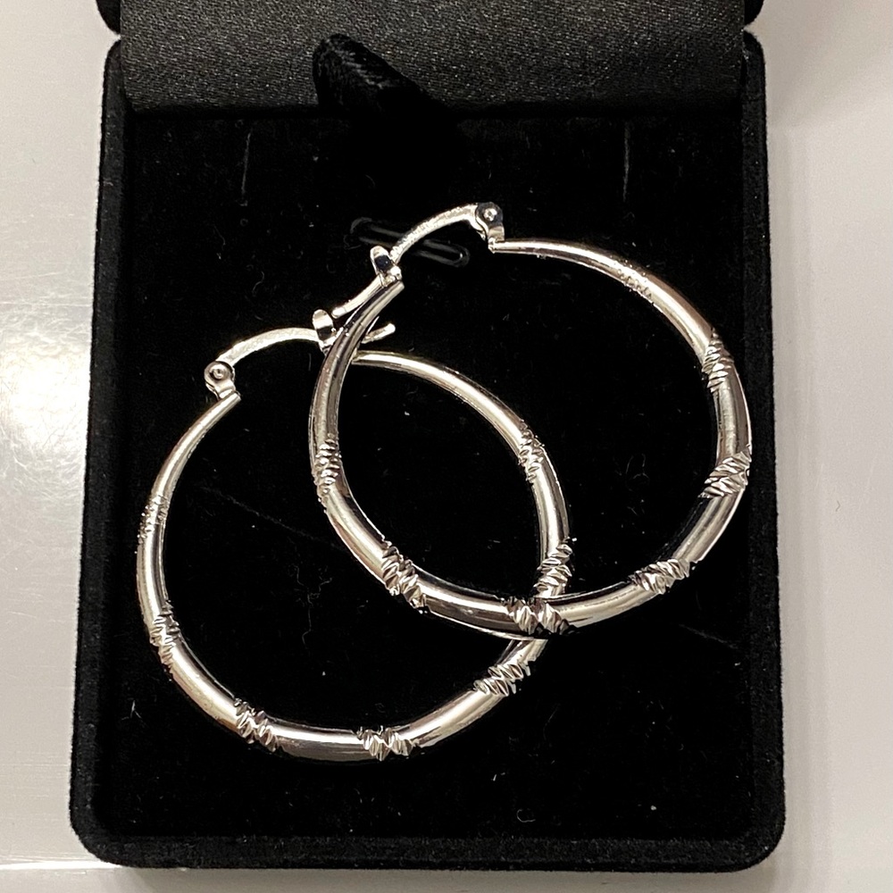 Hoop earrings - Picture 2 of 3